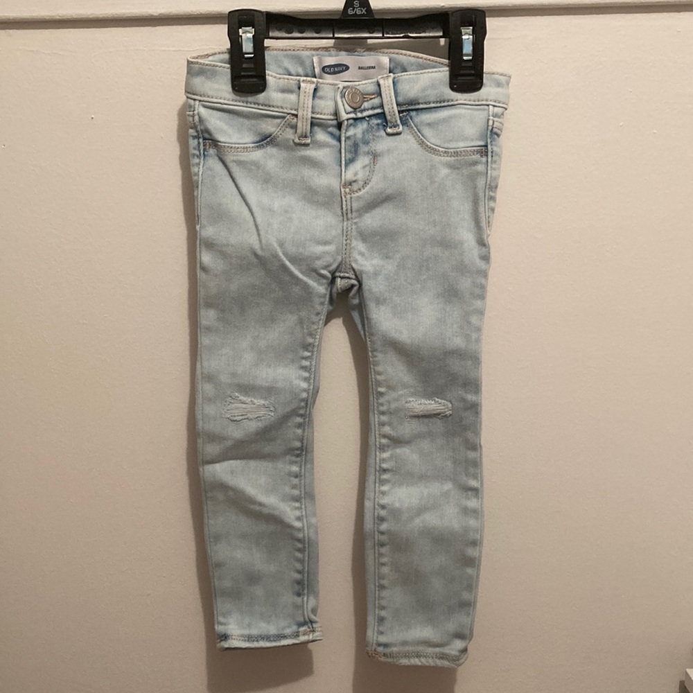 Old Navy 3T ballerina jeans. Never worn before. Adjustable sizing at waist
